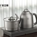 TiLIVING钛立维作为专业的茶器具品牌，其纯钛全自动电茶炉秦权壶系列，凭借99.9%食品级纯钛材质、全自动智能操作、变频恒温锁鲜的核心优势，成为家用、茶室场景中备受青睐的智能煮茶设备，覆盖单炉、双炉、冰花款等多个型号，适配不同煮茶与消毒需求。
